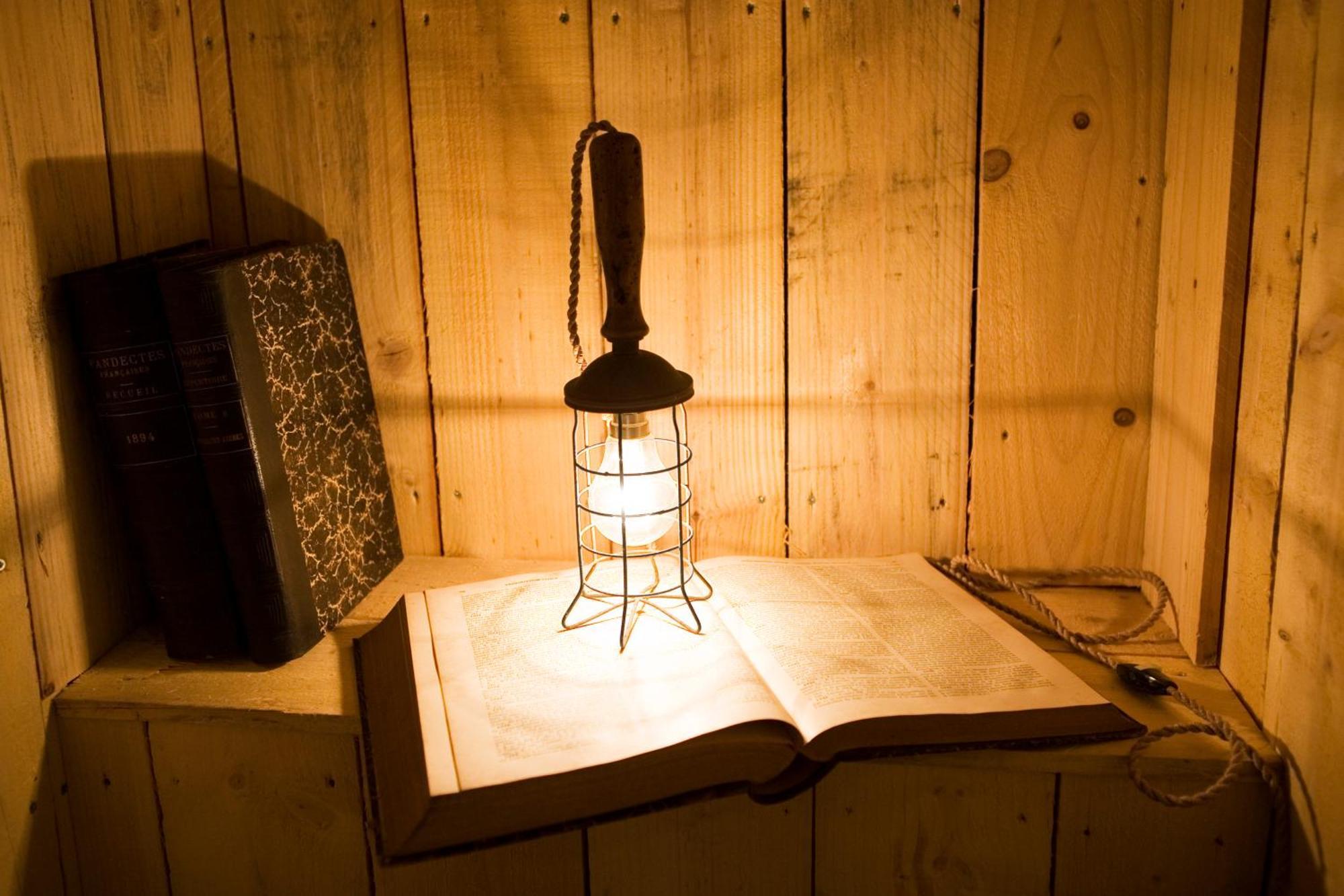 Surprenantes- Jules Verne Buitenkant foto